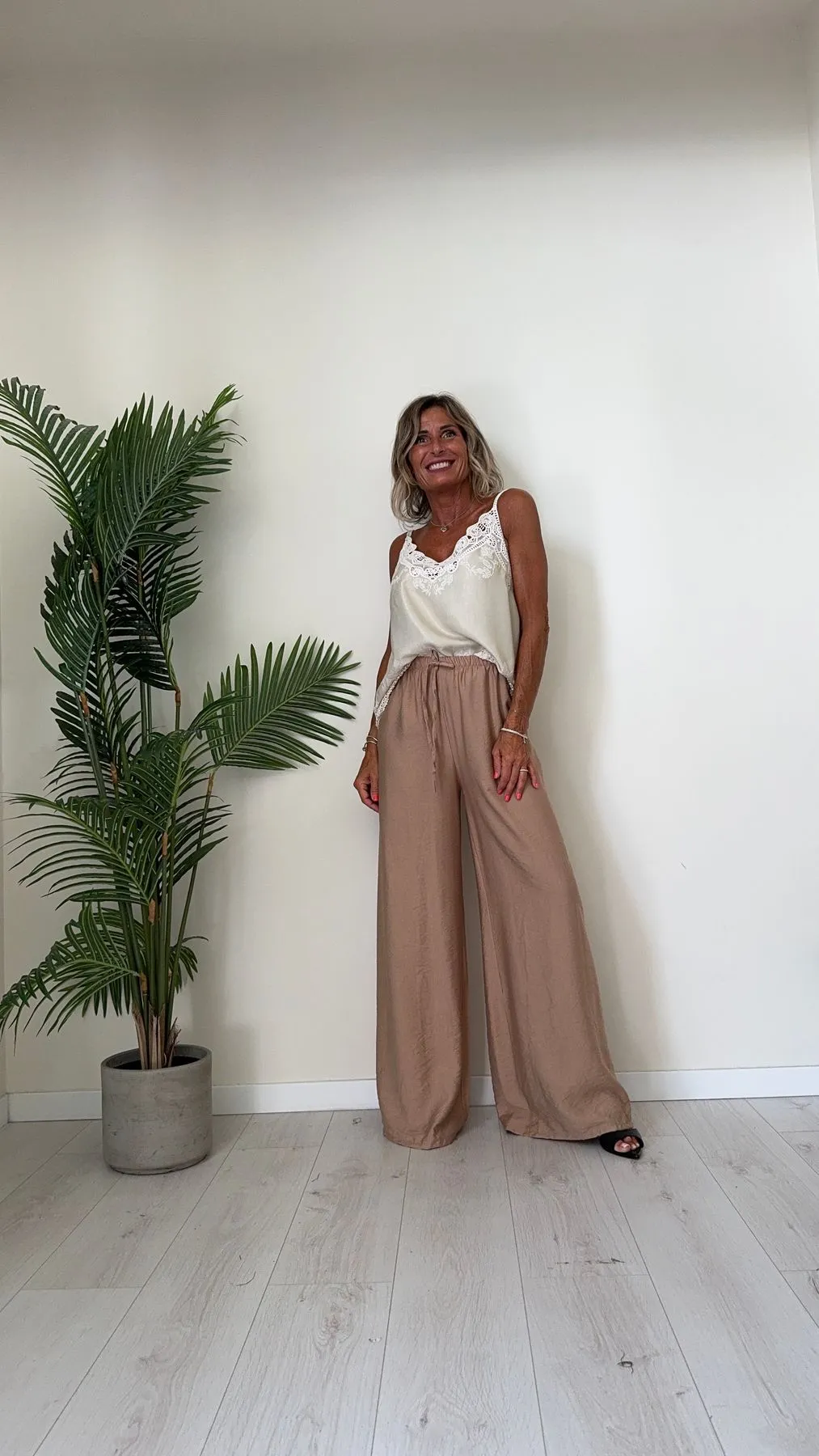 DAFNE - FY6607P22 - TOP SPALLINI IN COTONE 68% CON PIZZO E FIT AMPIO