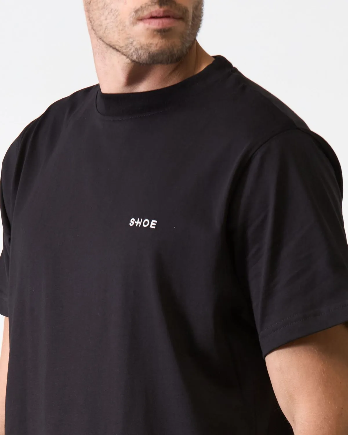 T-shirt di colore nero